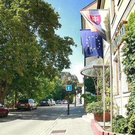 Hotel Dream Trnava Bagian luar foto