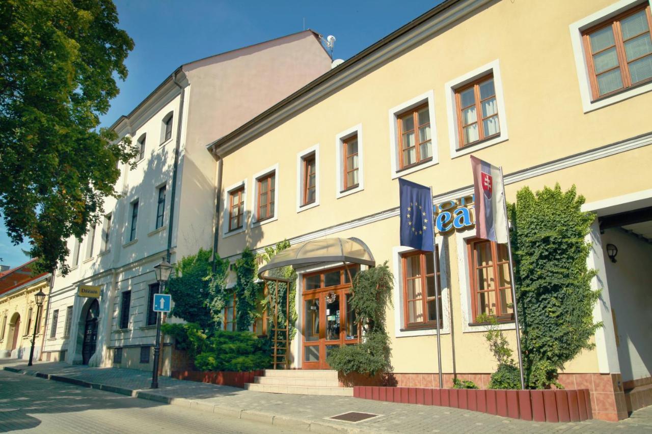 Hotel Dream Trnava Bagian luar foto