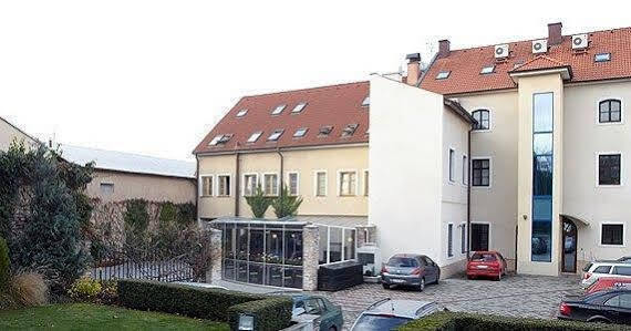 Hotel Dream Trnava Bagian luar foto